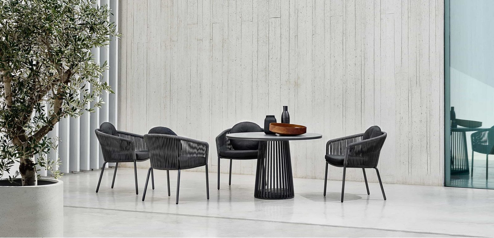 Slider_Loop_2020_01 Pumpa Outdoor Patio Seating Set 4 Chairs and 1 Table Set (Black) Braided & Rope - Image 1