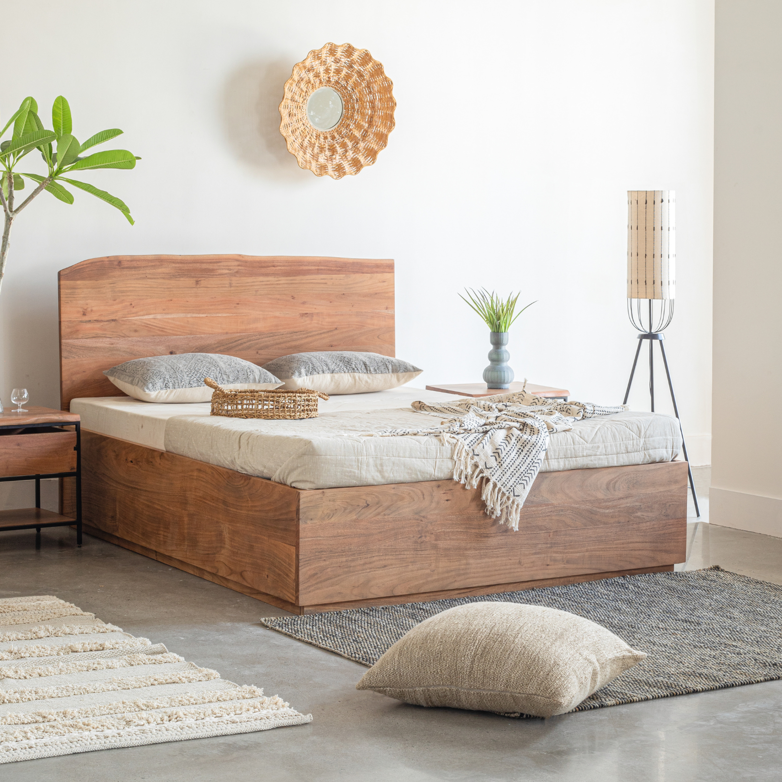 YohoStorageBed_71121b60-e50e-4812-925b-931861224248 Yoho Queen Hydraulic Bed - Image 1