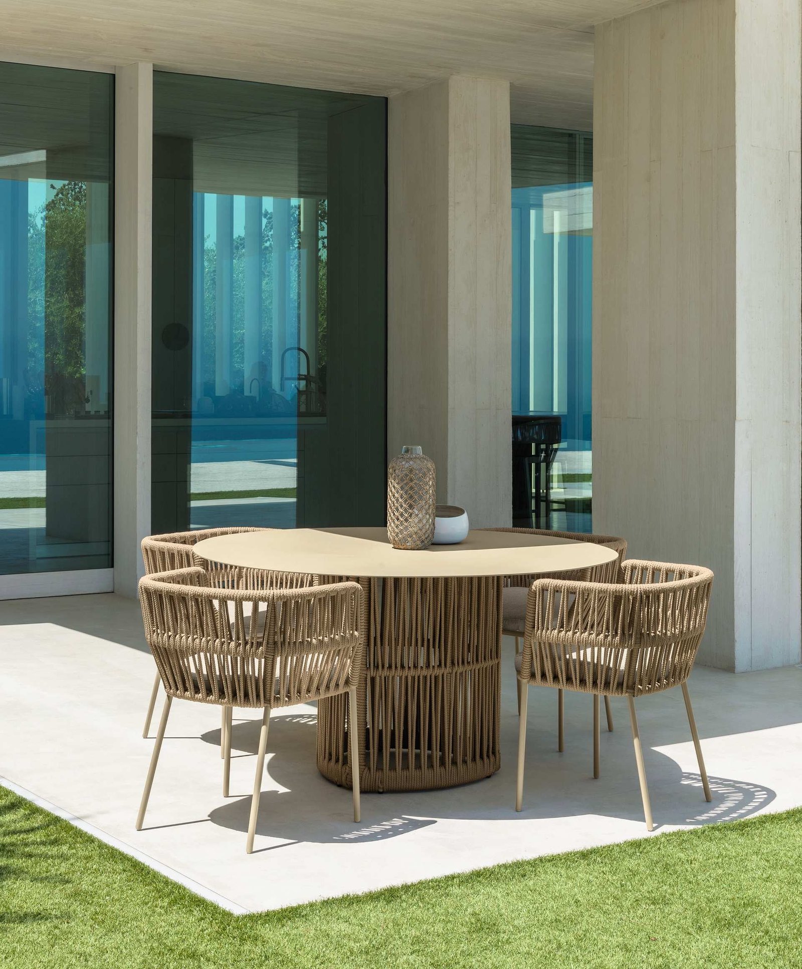 cliffcollection-9 Akin Outdoor Patio Seating Set 4 Chairs and 1 Table Set (Cream) Braided & Rope - Image 1